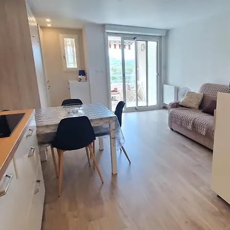 Bright Cocoon With Pool - Facing The Sea Apartmán *